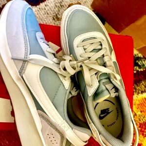 Nike Waffle Debut/ Women’s Sz 8.5- Pumice/White Sneakers New!